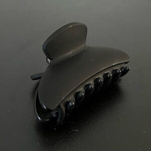 Velvety Plastic Claw Clip